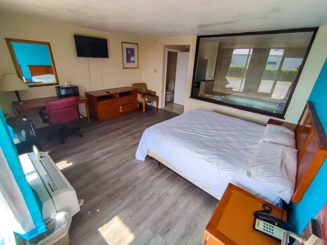 Clover Inn & Suites