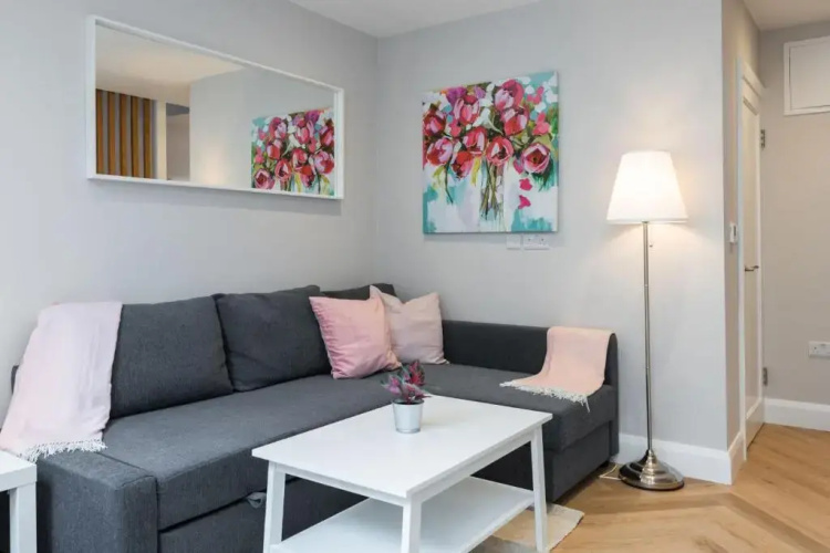 LOVELY 2bed HOME with patio & fast reliable WIFI