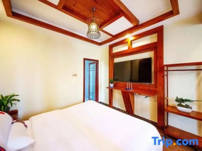 Deluxe Twin Family room with mountain view