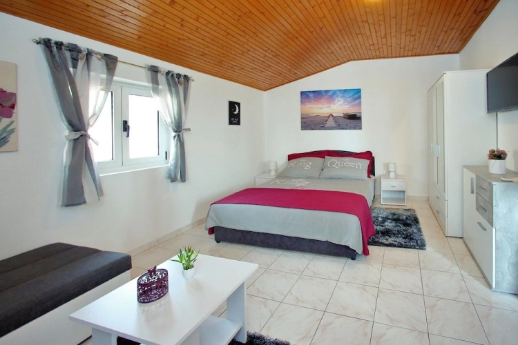 Apartment with balcony