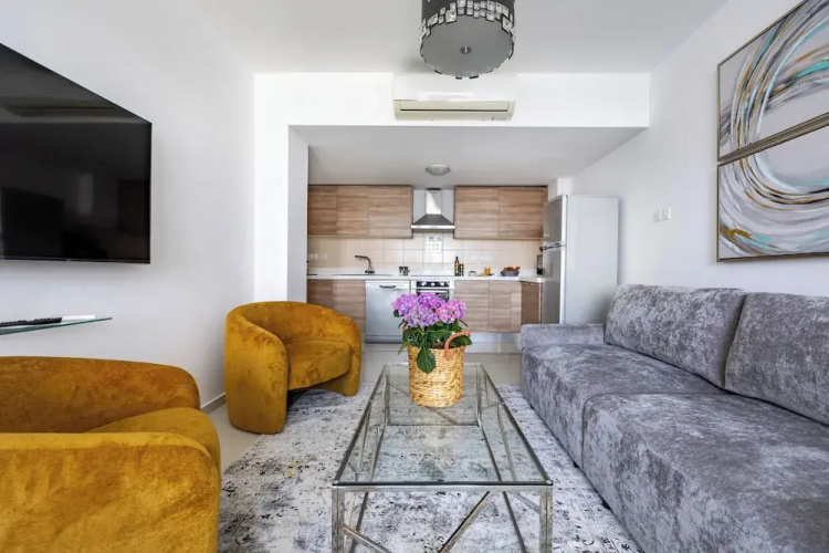 Marathon Beach Apartment With Shared Pool