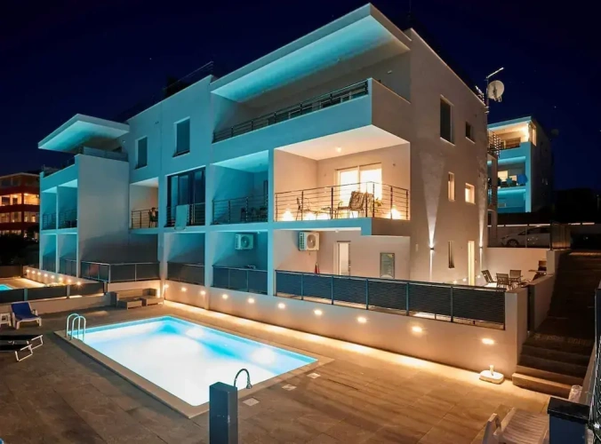 2 Bedrooms Apartment