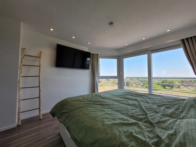 Sea View Apartment by Beach