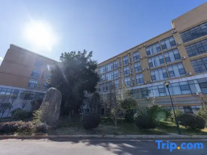 Dali Cinnie Garden Hotel (Airport Branch)