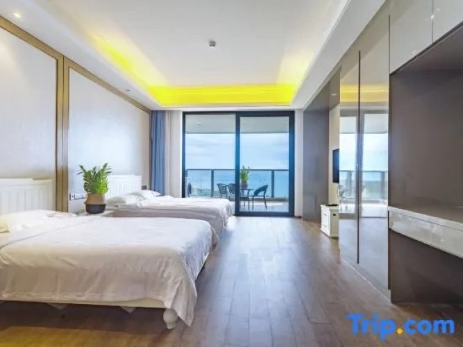 Standard Twin room with partial sea view