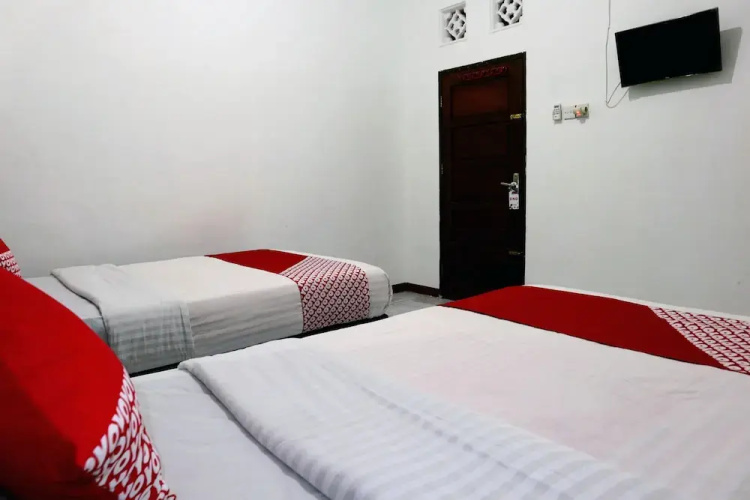OYO 956 Penginapan Eby