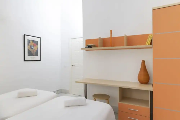 2 Bedrooms Apartment