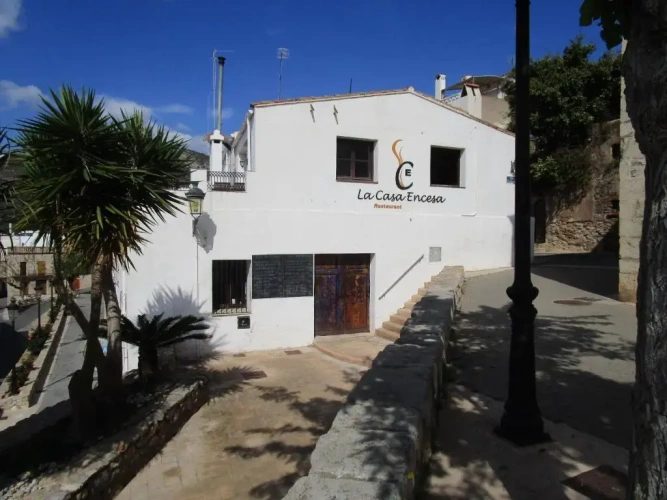 2 Bedrooms Apartment with partial sea view