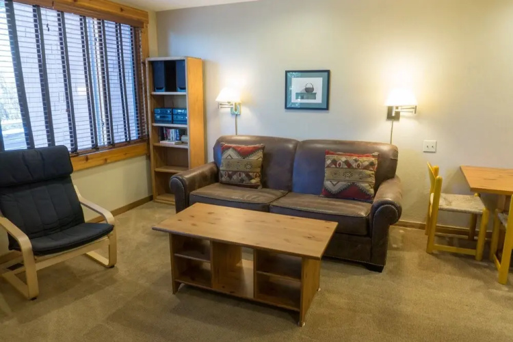 4033 Ski Trails