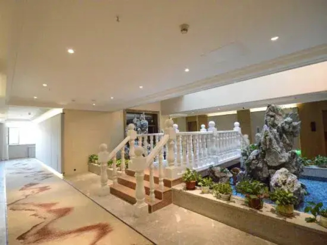 Xinhua Theme Hotel
