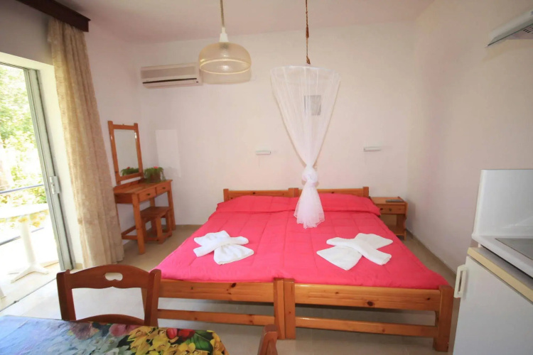Kostas Apartments & Studios