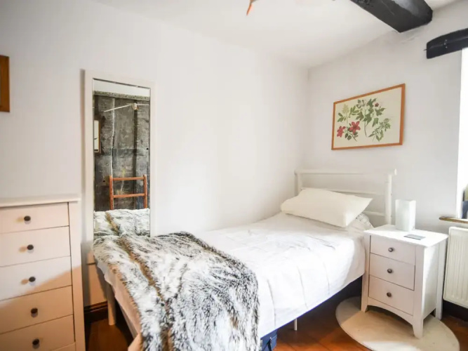 Apt 1 44/45 Coombe Street