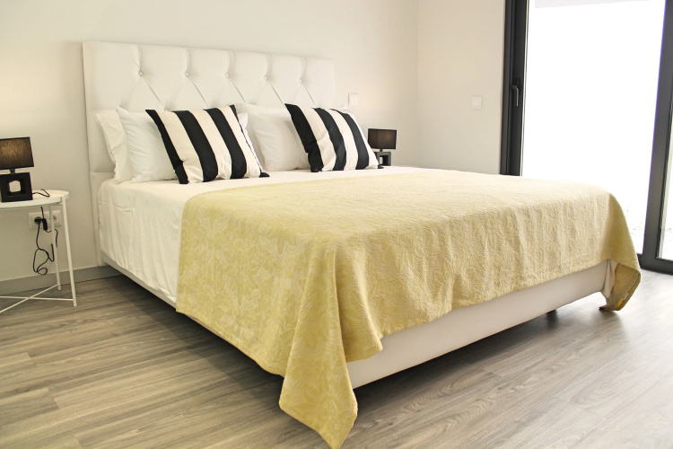 Beautiful modern villa, A/C, heated pool, sea-view | Calheta Charm