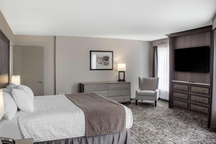 1 Bedroom Royal Double Suite