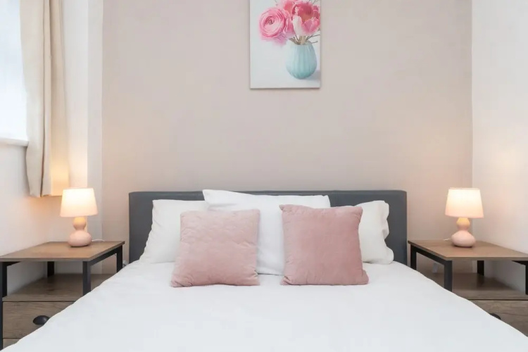 Spacious 2 Bed Southville Flat Near Harbourside