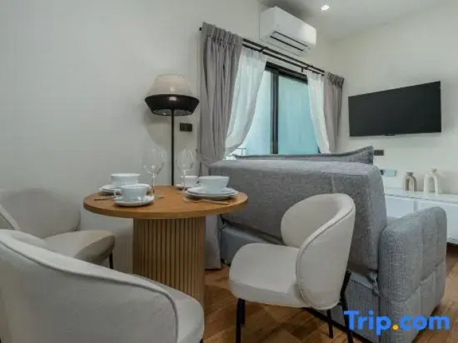 Two Flamingo Apartment 1