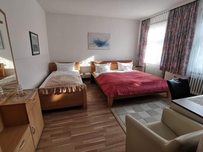Standard Triple room