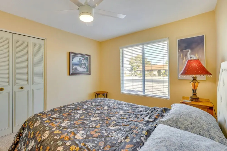 Pool, Patio & Fireplace: Glendale Oasis!