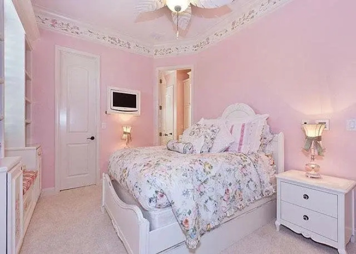 Tuscany By the Sea 5 Br home by RedAwning