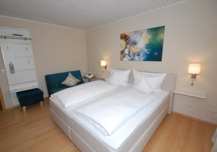 Standard Triple room with balcony
