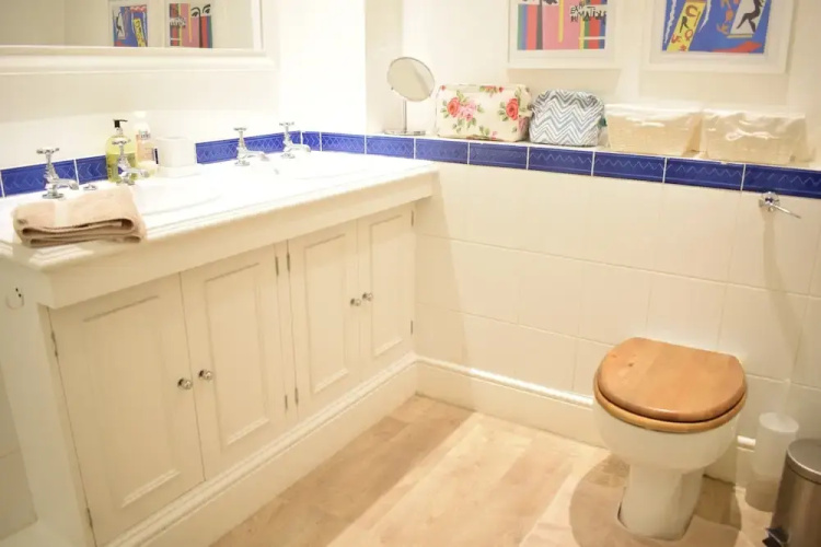 2 Bedroom Flat in Battersea Sleeps 4