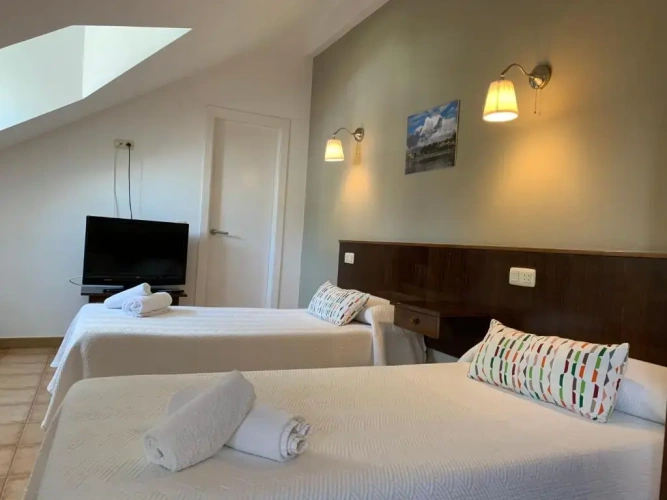Standard Triple room