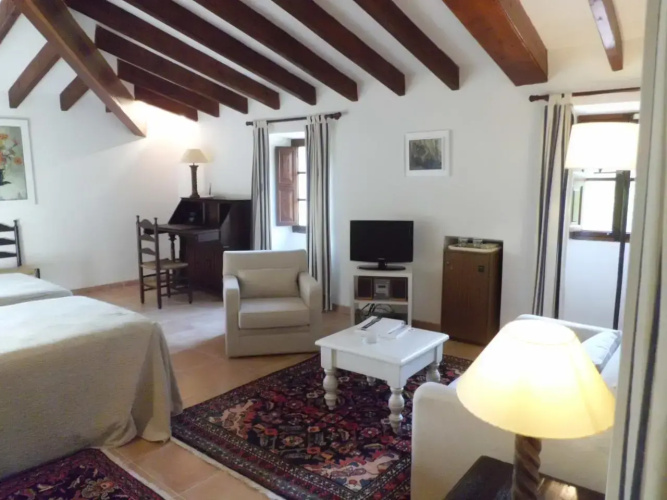 CAMI DE LLENAIRE Holiday house VIL4