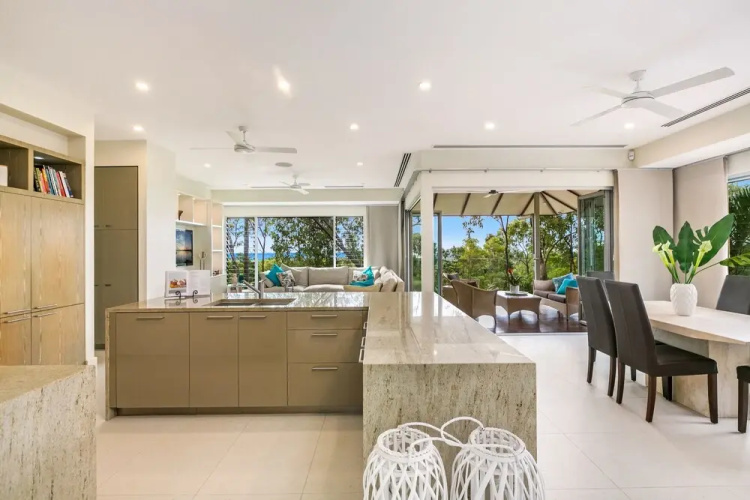 Luxurious Treetop Sanctuary