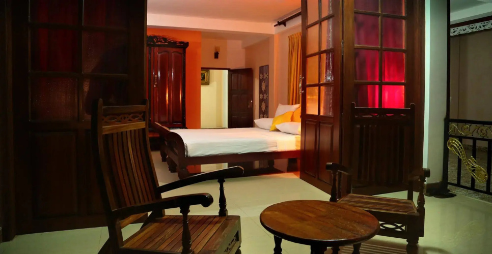 Airport Square Villa