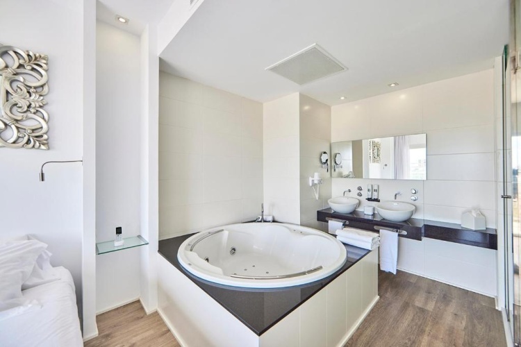 Deluxe Junior Suite