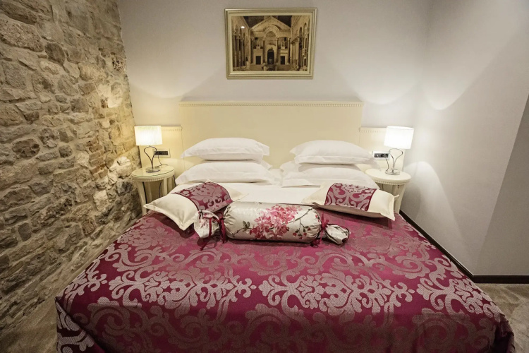 Antique Split Luxury Rooms
