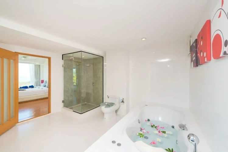 4 Bedrooms Villa