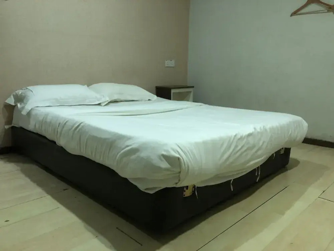 OYO 90668 Joy Inn
