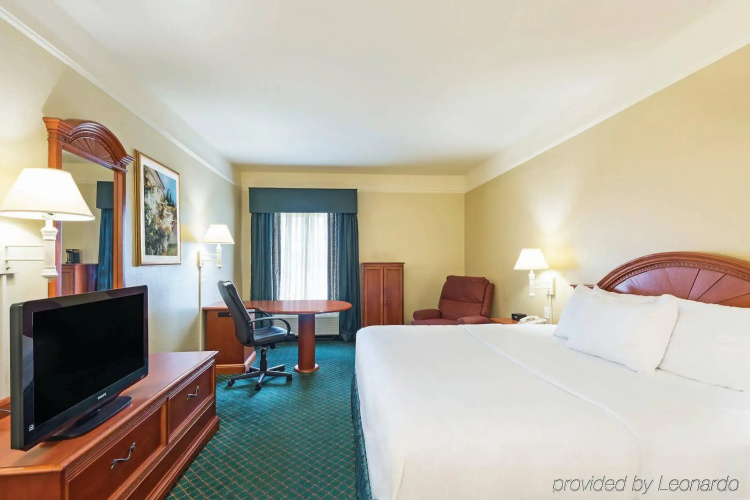 科文頓拉昆塔套房酒店(The Chateau Hotel Covington)