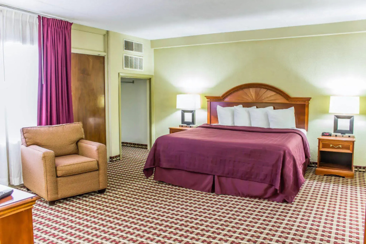 Rodeway Inn & Suites