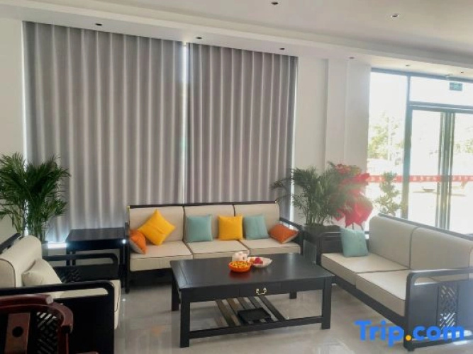 Jinglu Homestay