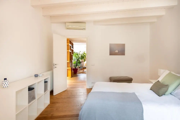 Vittorio Emanuele Apartment with Terrace by Wonderful Italy