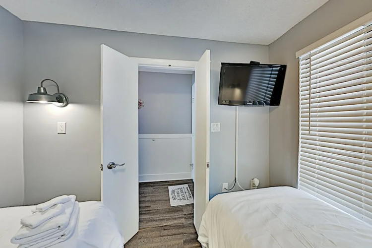 1005wate 3 Bedroom Condo
