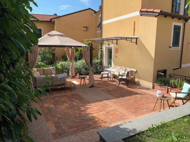2 Bedrooms Apartment with garden view