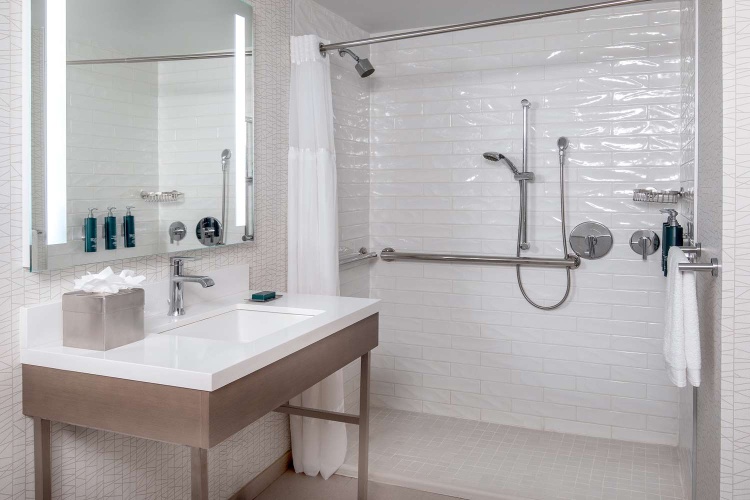 DoubleTree by Hilton Chicago North Shore Conference Center photo 10