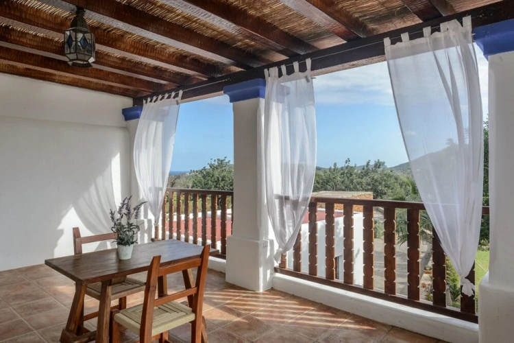 4 Bedrooms Villa