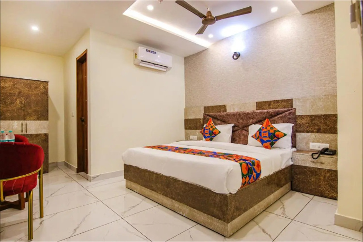 Fabhotel Meridian Inn