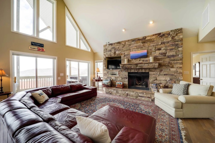 Deck, Grill & Fire Pit: Sugar Mountain Retreat!
