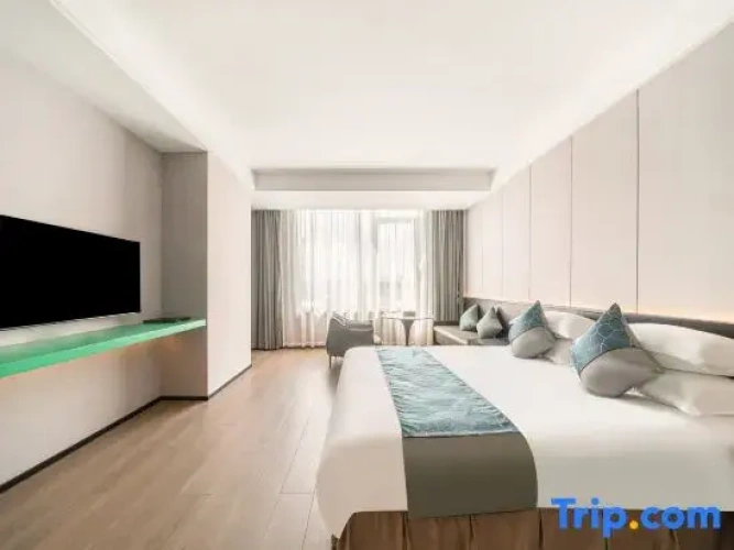 Deluxe Double room with city view