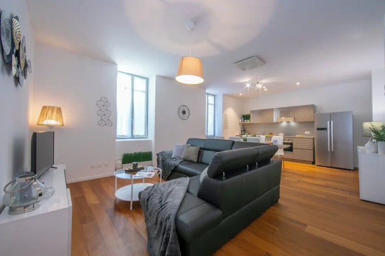 Family Apartment with balcony
