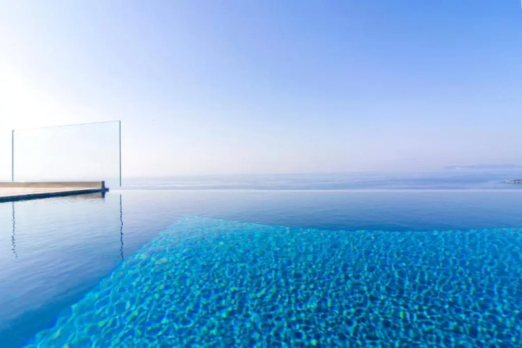 2 Bedrooms Villa