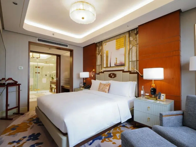 Presidential Double Club Suite with bay view