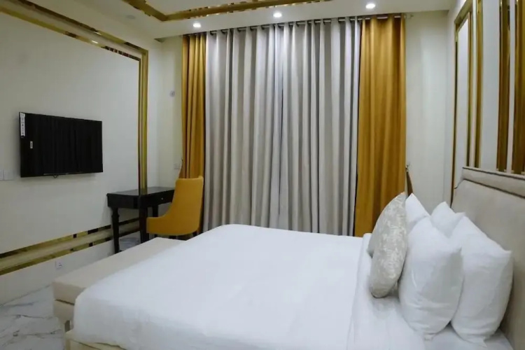 Oasis Suite Hotel
