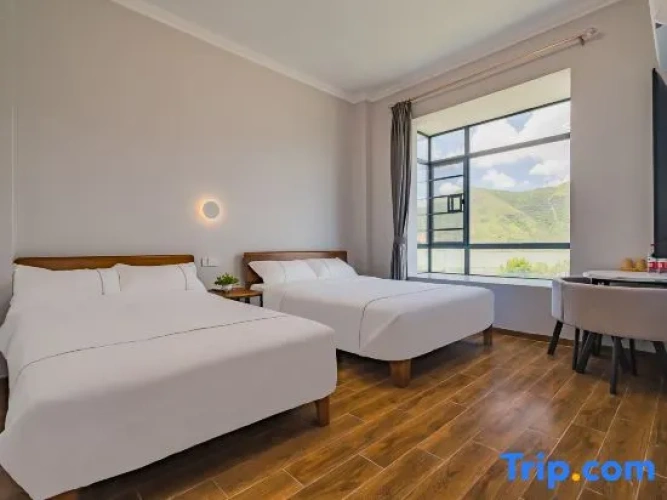 Standard Family room with view