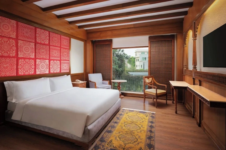 Standard Twin room with city view